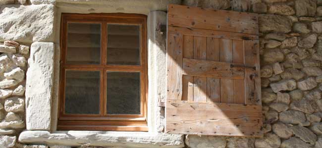 Fenêtre et volet en bois